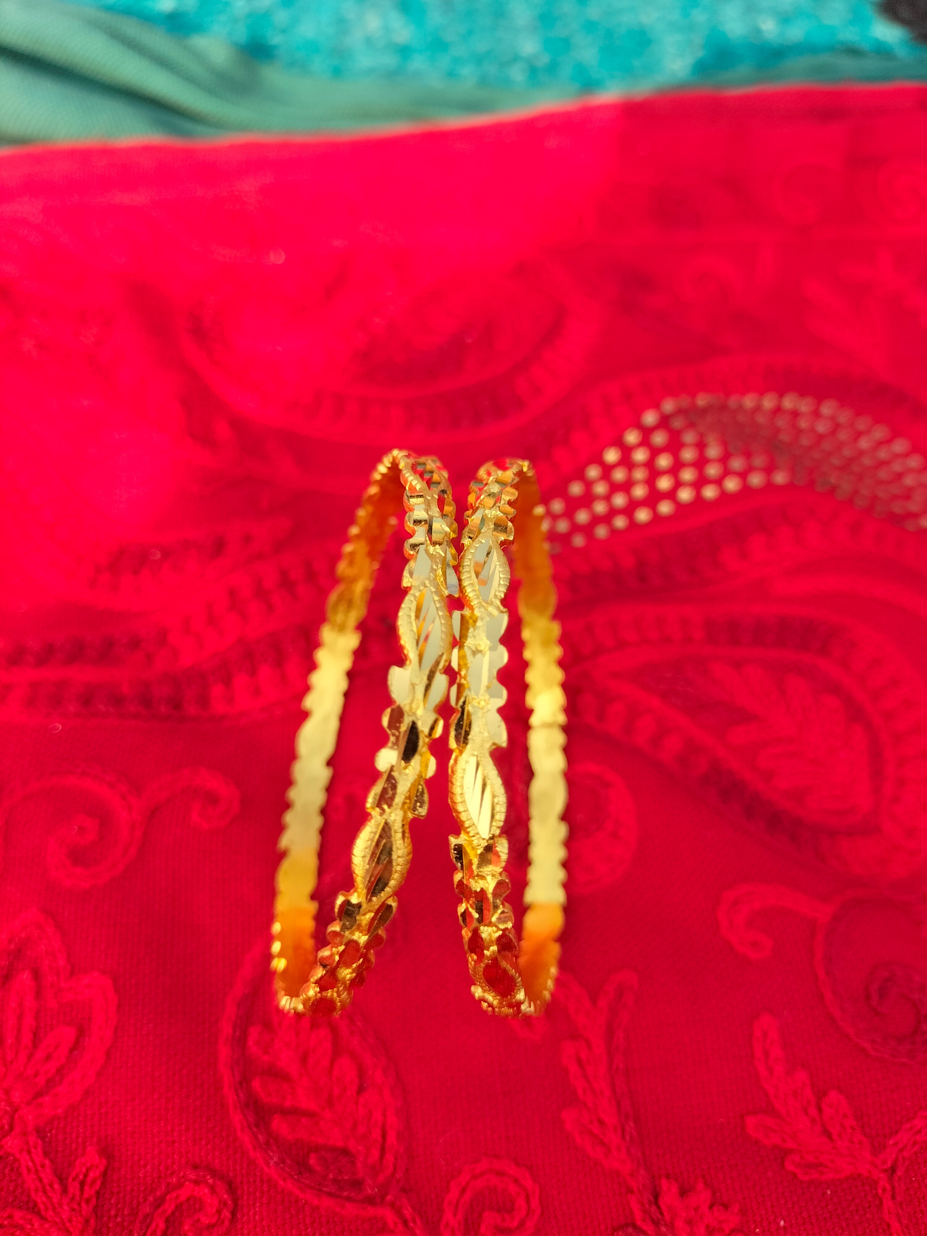 Traditional High-Finish Gold-Look Filigree Bangles (Set of 4)