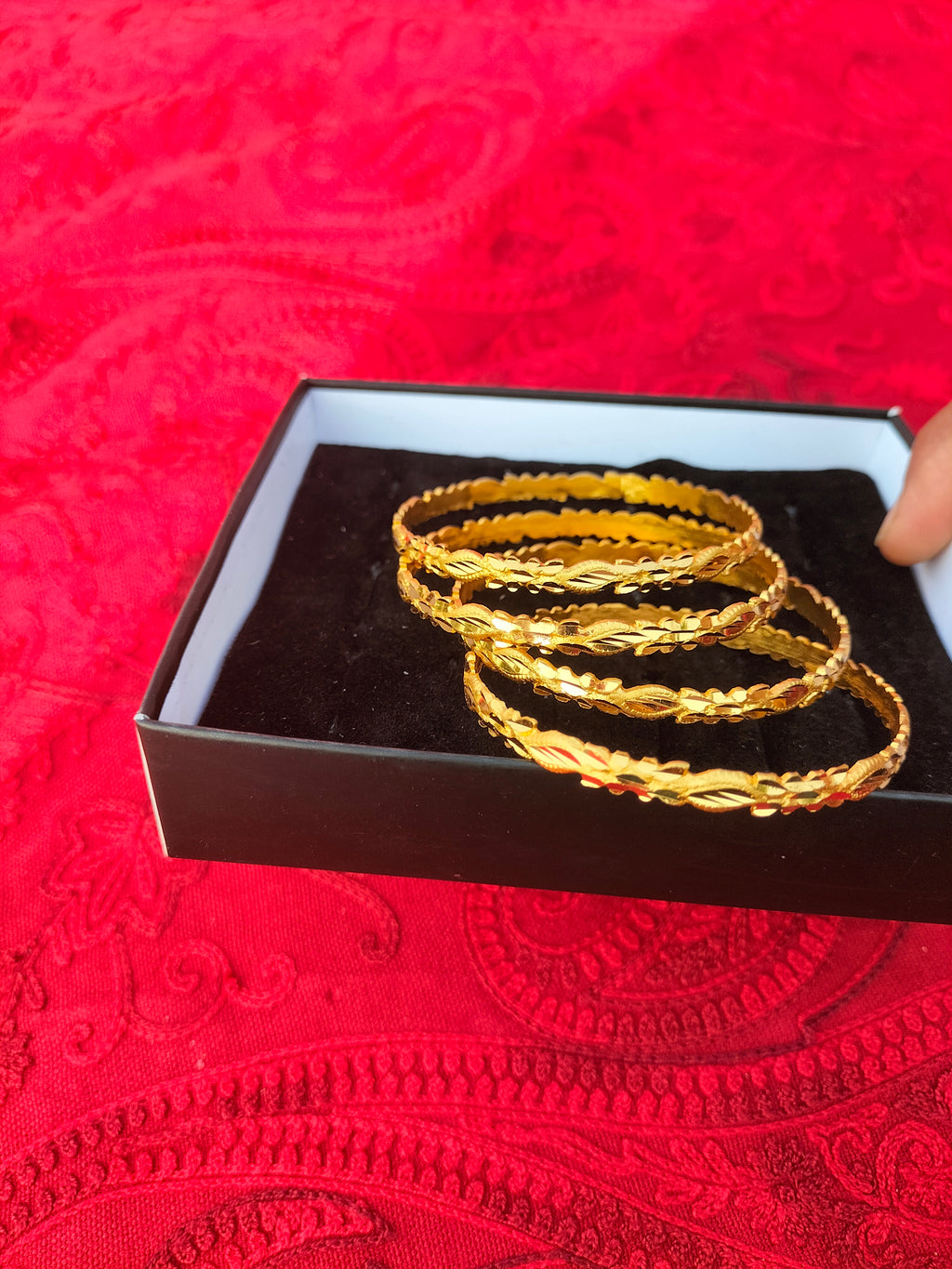 Traditional High-Finish Gold-Look Filigree Bangles (Set of 4)